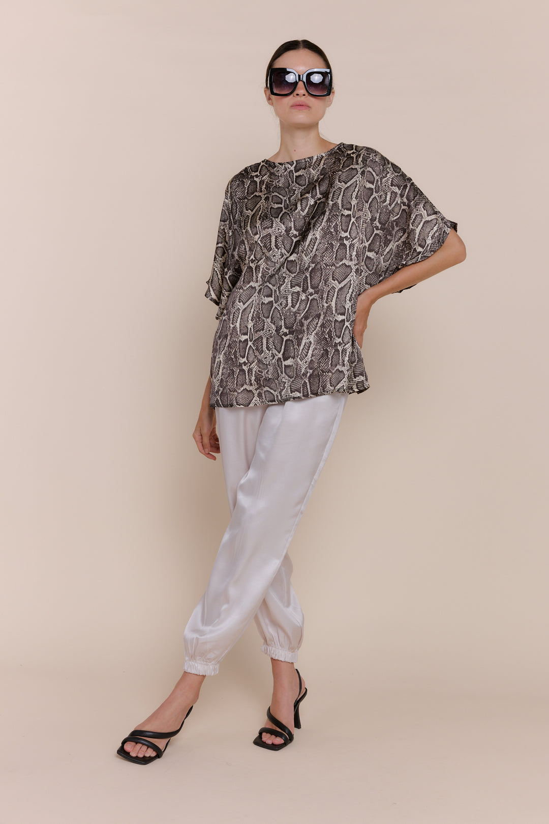 ELLIE | Top | FALL2024, NEW ARRIVALS, PRINT, Satin, Satin and Silk Tops, Satin Top, Shortsleeve Tops, TOP, Tops | shop-sofia