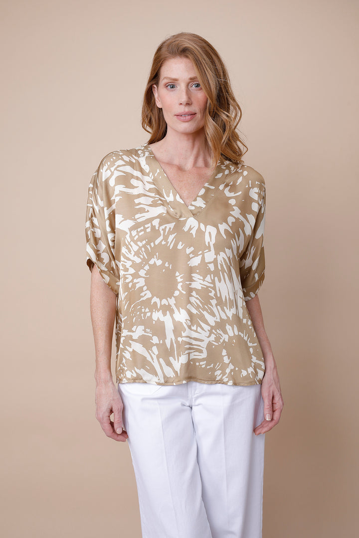 TARRYN | Tops | essentials, NEW ARRIVALS, PRINT, Satin, Short Sleeve, SPRING2025, Tops | shop-sofia