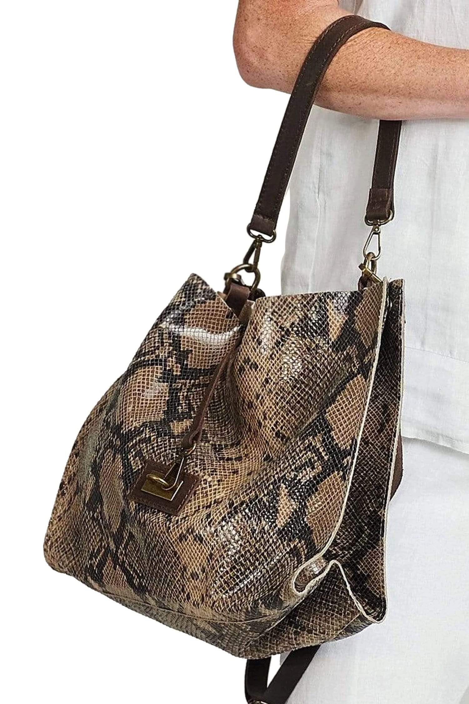 SASSY BEGIE SNAKE CHAIN STRAP SHOULDER BAG